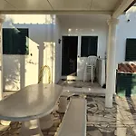Great House By The בית נופש
